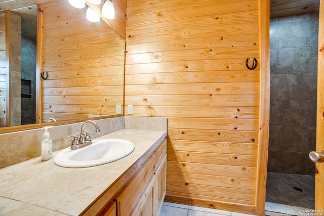 170 Johnny Seibert, Leakey, TX 78873