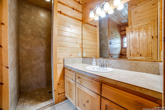 170 Johnny Seibert, Leakey, TX 78873