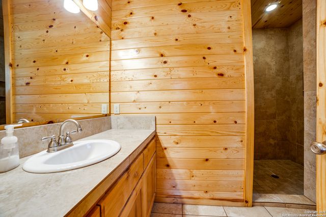 170 Johnny Seibert, Leakey, TX 78873