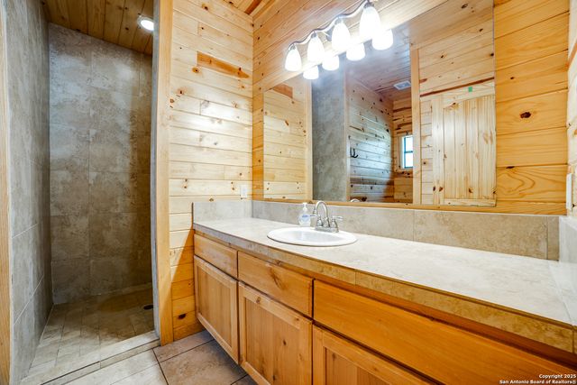 170 Johnny Seibert, Leakey, TX 78873