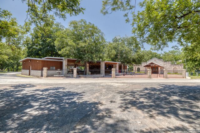 170 Johnny Seibert, Leakey, TX 78873