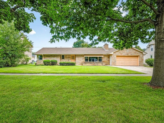 1324 S 3rd Street, St. Charles, IL 60174