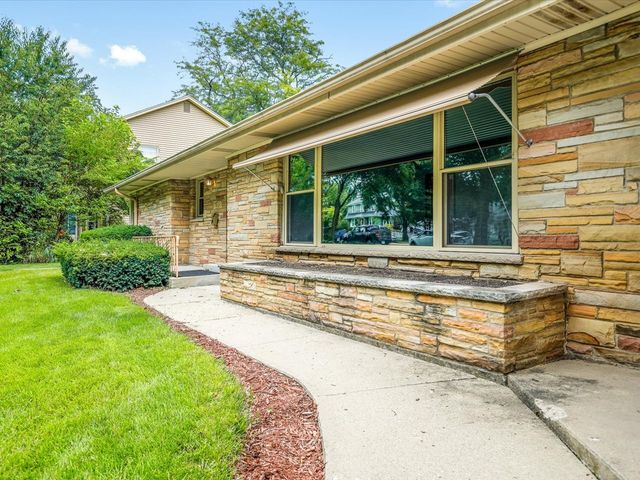 1324 S 3rd Street, St. Charles, IL 60174