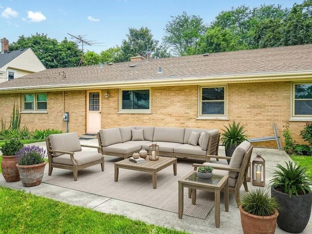 1324 S 3rd Street, St. Charles, IL 60174