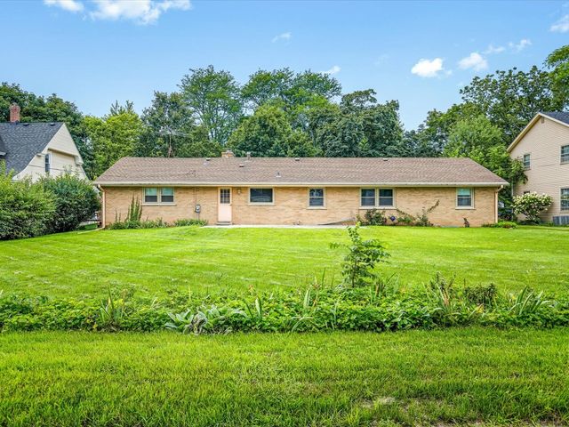 1324 S 3rd Street, St. Charles, IL 60174