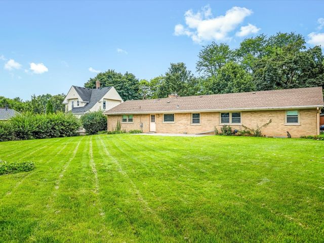 1324 S 3rd Street, St. Charles, IL 60174