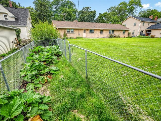 1324 S 3rd Street, St. Charles, IL 60174
