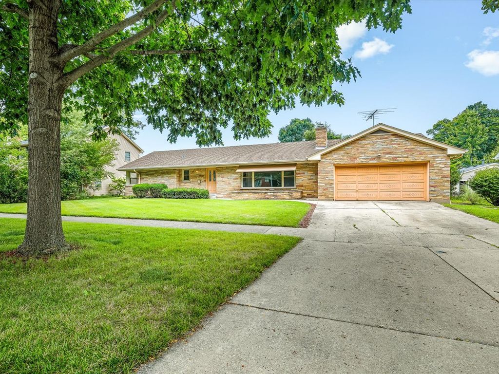 1324 S 3rd Street, St. Charles, IL 60174