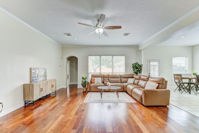 2104 Windy Shores Drive, Pearland, TX 77584