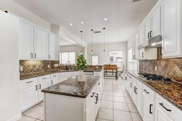 2104 Windy Shores Drive, Pearland, TX 77584