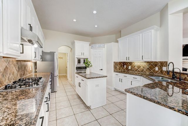 2104 Windy Shores Drive, Pearland, TX 77584