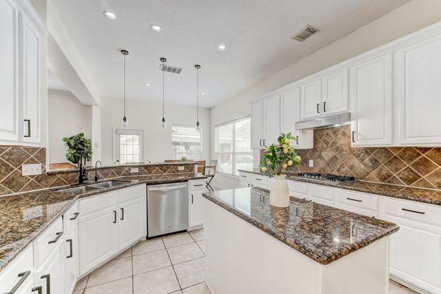 2104 Windy Shores Drive, Pearland, TX 77584
