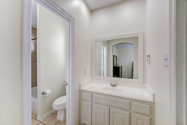 2104 Windy Shores Drive, Pearland, TX 77584