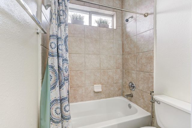 2104 Windy Shores Drive, Pearland, TX 77584