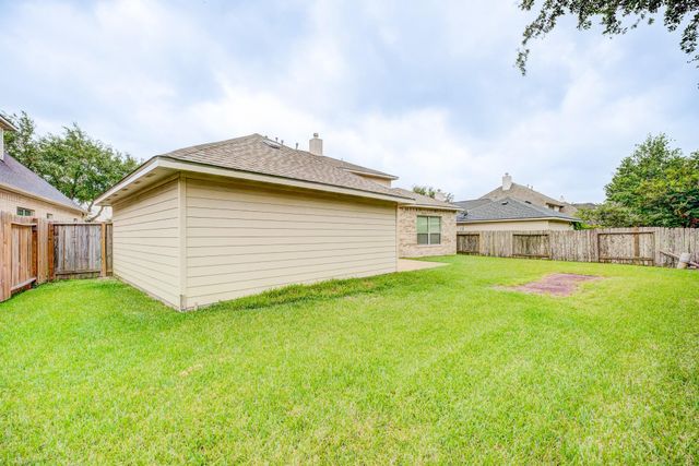 2104 Windy Shores Drive, Pearland, TX 77584