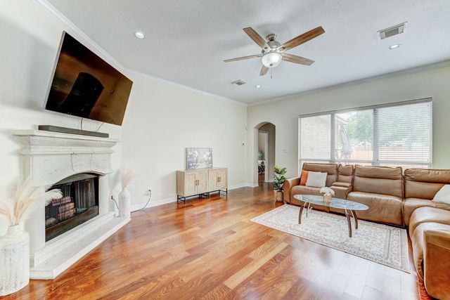 2104 Windy Shores Drive, Pearland, TX 77584