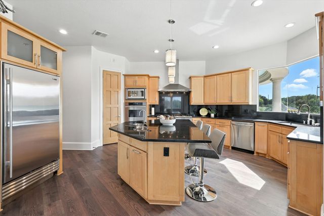 811 Noble Champions Way, Bartonville, TX 76226