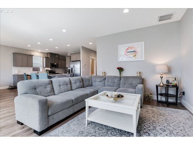 2754 INNA Ave Nw, Salem, OR 97304