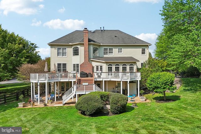 19396 EMERALD PARK DR, Leesburg, VA 20175