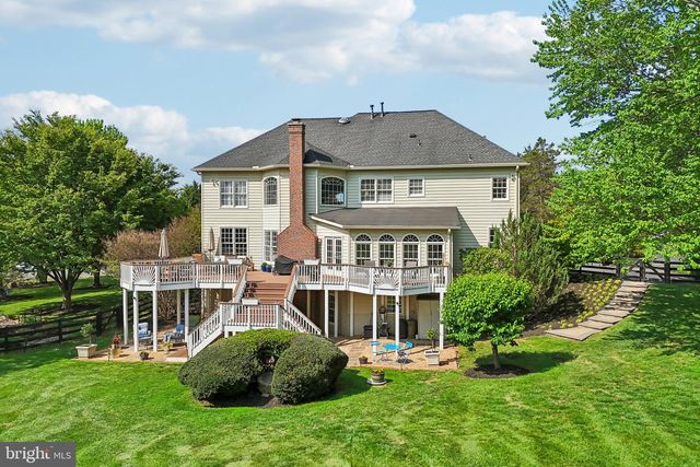 19396 EMERALD PARK DR, Leesburg, VA 20175