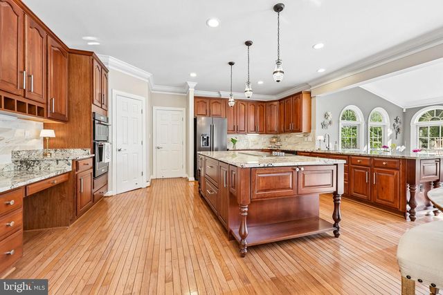 19396 EMERALD PARK DR, Leesburg, VA 20175