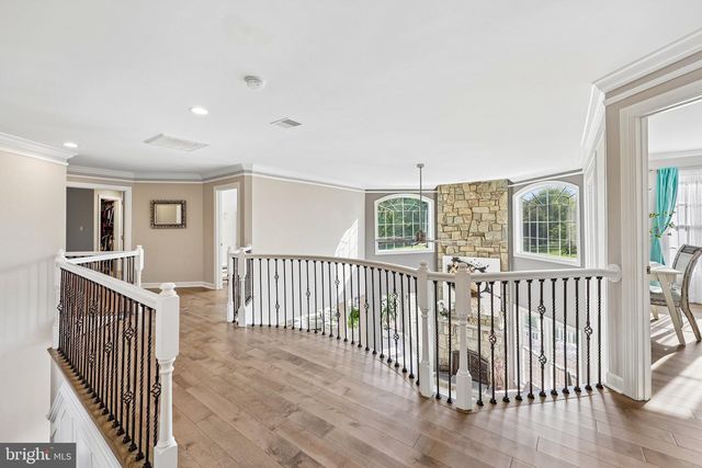 19396 EMERALD PARK DR, Leesburg, VA 20175