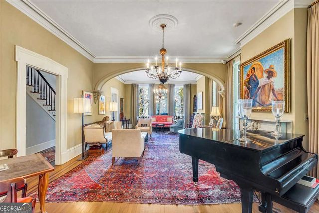 211 E Charlton Street, Savannah, GA 31401