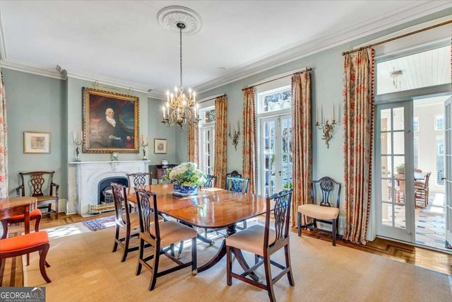 211 E Charlton Street, Savannah, GA 31401