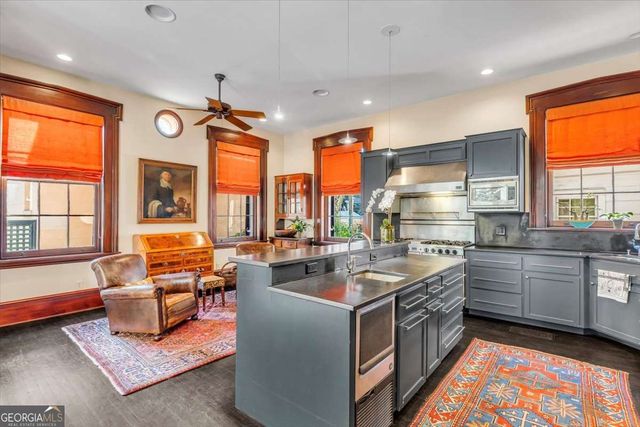 211 E Charlton Street, Savannah, GA 31401