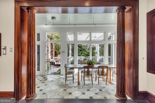 211 E Charlton Street, Savannah, GA 31401