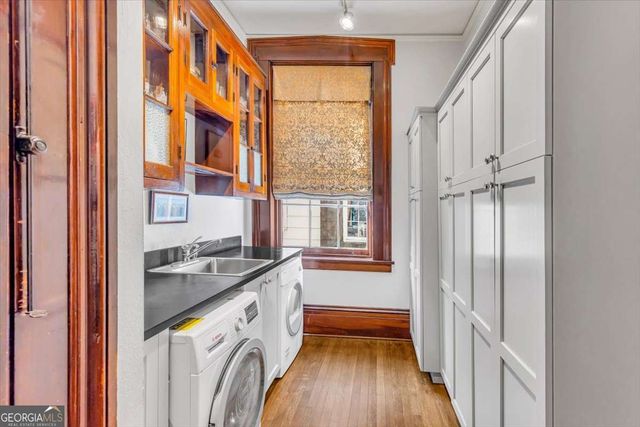 211 E Charlton Street, Savannah, GA 31401