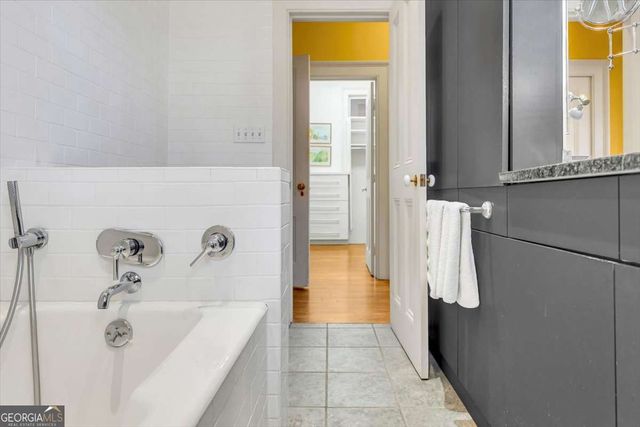 211 E Charlton Street, Savannah, GA 31401