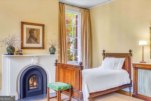 211 E Charlton Street, Savannah, GA 31401