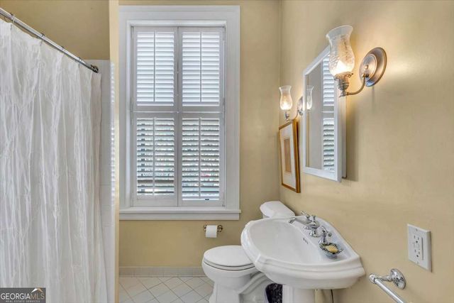 211 E Charlton Street, Savannah, GA 31401