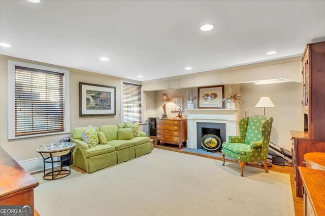 211 E Charlton Street, Savannah, GA 31401