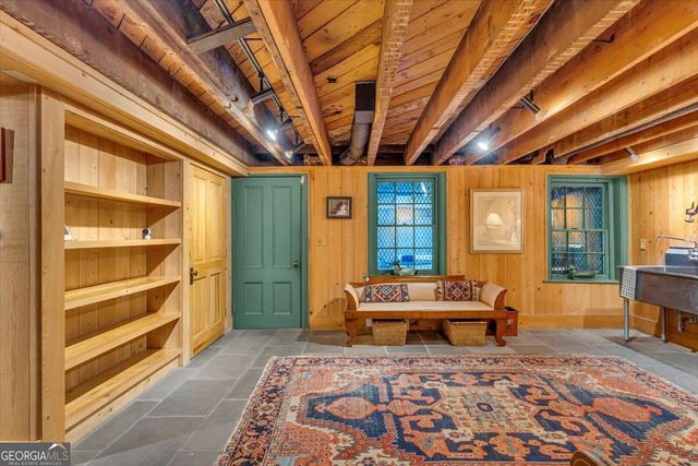 211 E Charlton Street, Savannah, GA 31401