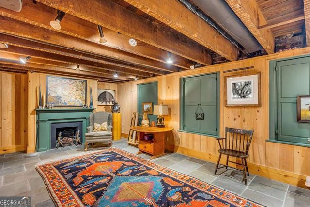 211 E Charlton Street, Savannah, GA 31401