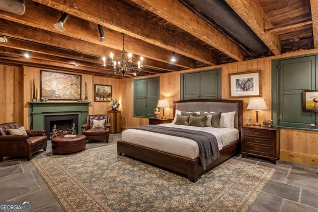 211 E Charlton Street, Savannah, GA 31401