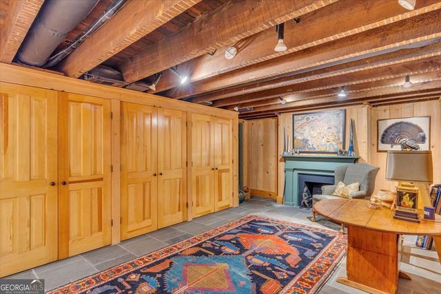 211 E Charlton Street, Savannah, GA 31401