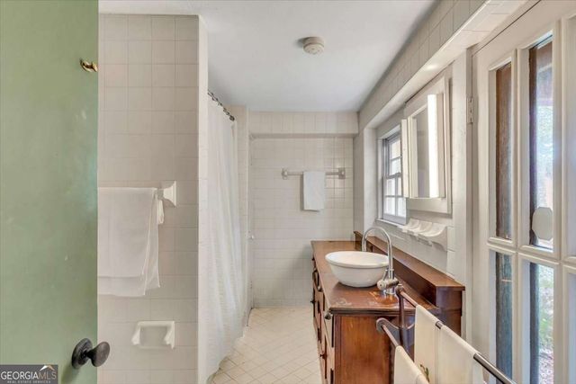 211 E Charlton Street, Savannah, GA 31401