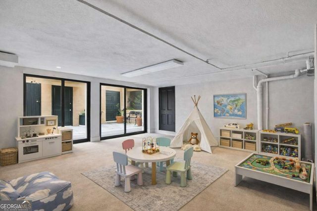 211 E Charlton Street, Savannah, GA 31401