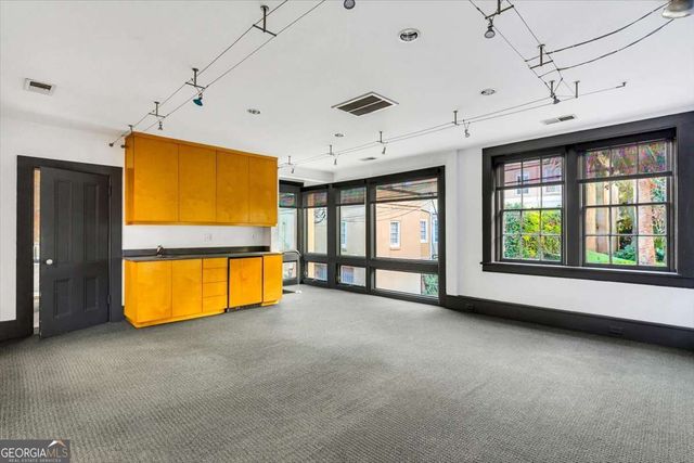 211 E Charlton Street, Savannah, GA 31401