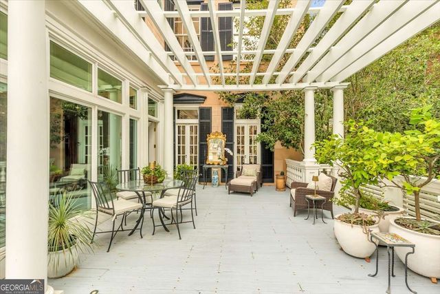 211 E Charlton Street, Savannah, GA 31401