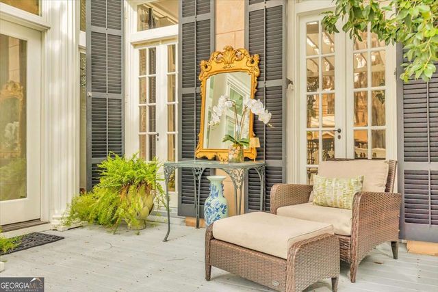 211 E Charlton Street, Savannah, GA 31401