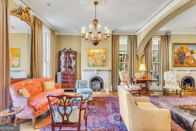 211 E Charlton Street, Savannah, GA 31401