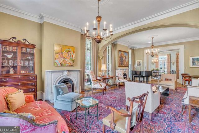 211 E Charlton Street, Savannah, GA 31401