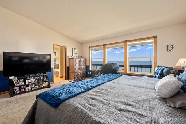 1035 Shorecrest Place, Camano Island, WA 98282