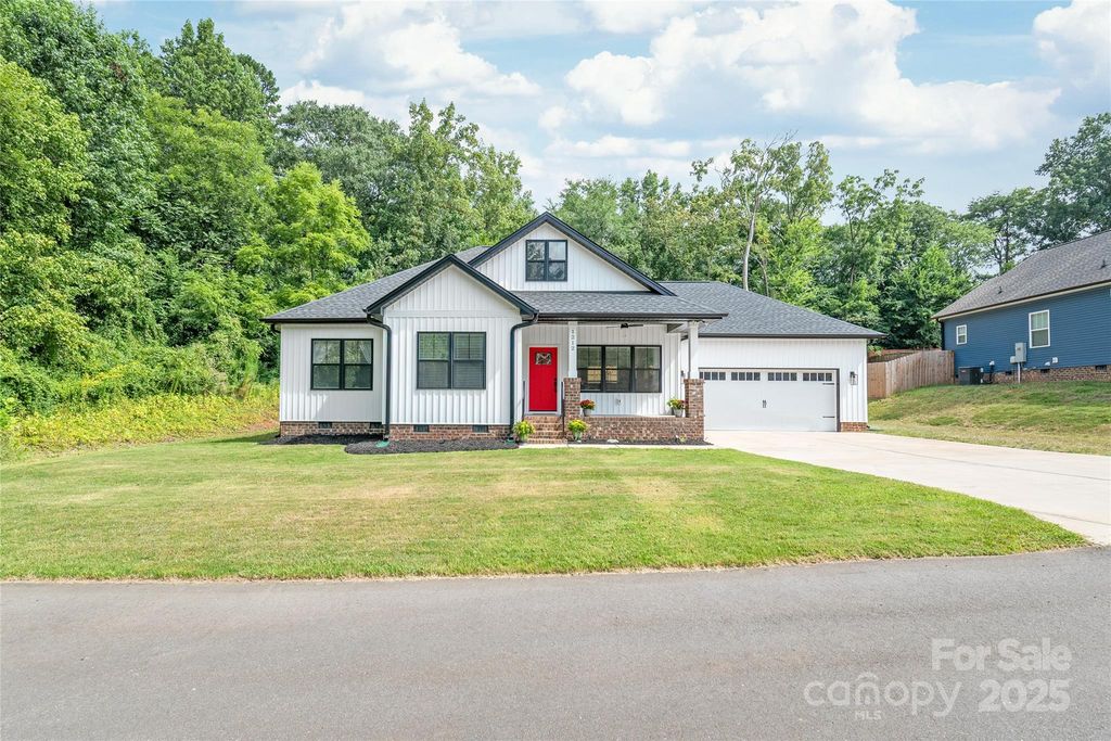 1212 Mason Way, Mount Holly, NC 28120