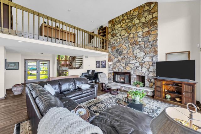 810 Waters Edge ROAD, Racine, WI 53402