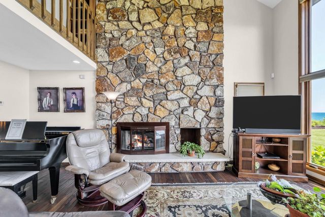810 Waters Edge ROAD, Racine, WI 53402